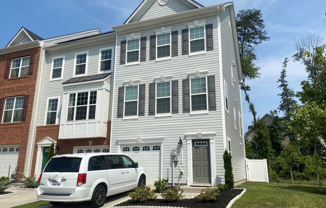 Spacious 3 Bedroom Townhouse in Hanover!