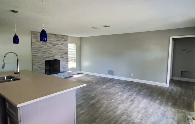 Large 4x2 Home in Conway area