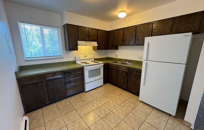 2 beds, 1 bath, $1,095