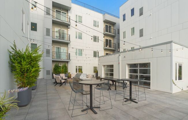 2 beds, 2 baths, 915 sqft, $2,300, Unit 416