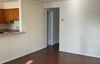 2 beds, 1 bath, $995, Unit A