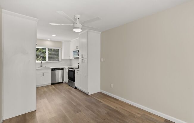 2 beds, 2 baths, 950 sqft, $2,500, Unit 202