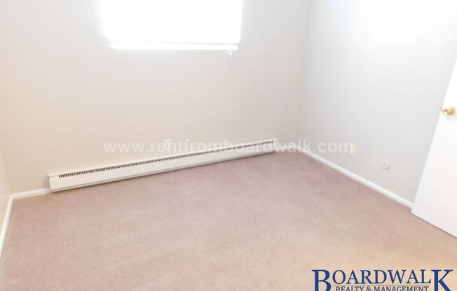 2 beds, 1 bath, 644 sqft, $995, Unit 161  E Beryl Ave - #7