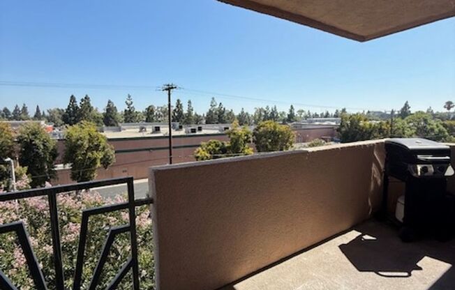 Remodeled 1bed/1bath right in the heart of the vibrant city of Santa Ana
