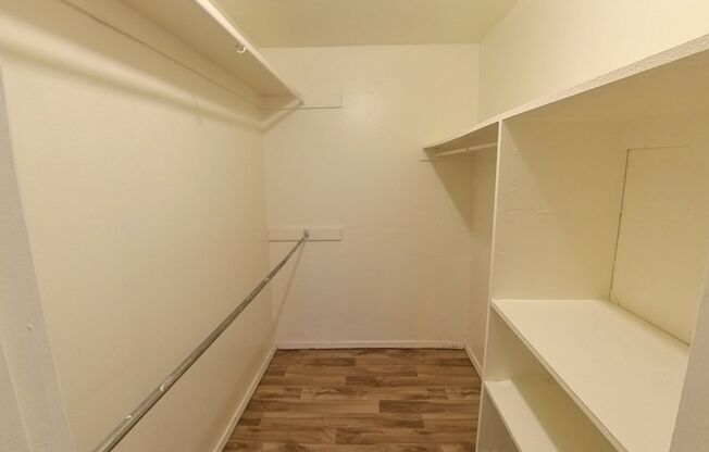 2 beds, 2 baths, 863 sqft, $1,170, Unit 23