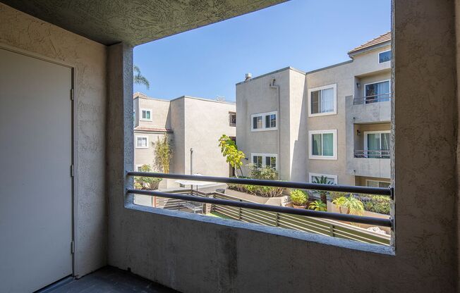 2 beds, 2 baths, 965 sqft, $2,995, Unit 243