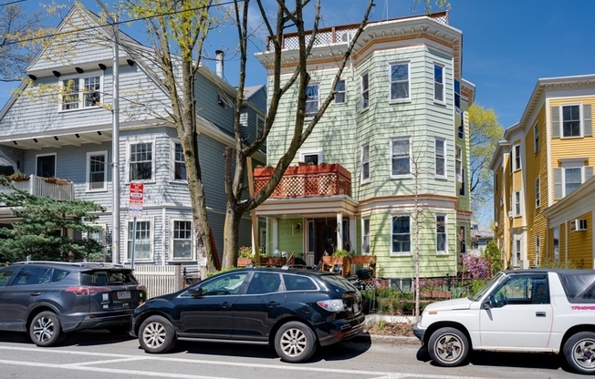 387 HURON AVE