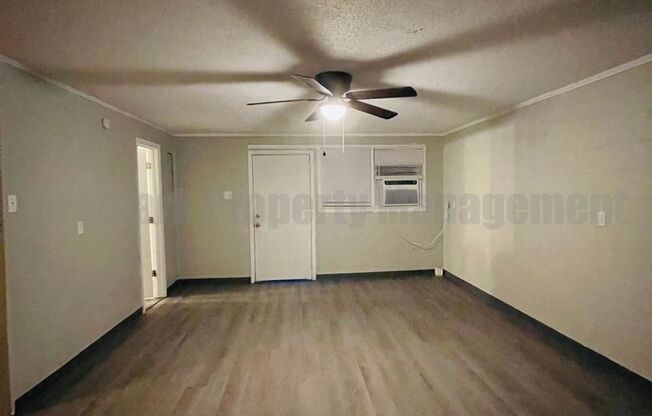 Studio, 1 bath, 650 sqft, $820, Unit 12