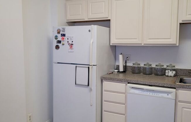 1 bed, 1 bath, 1,300 sqft, $1,190, Unit 2D