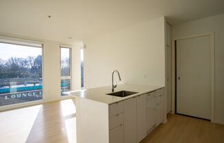 Buckman 2nd Floor Urban 1 Bdr with D/W & Washer/Dryer!