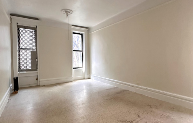 520 W 123 ST