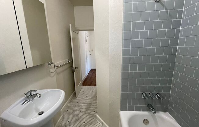 1 bed, 1 bath, 777 sqft, $1,895, Unit 106