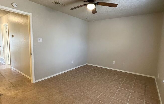 2 beds, 1.5 baths, 800 sqft, $1,195