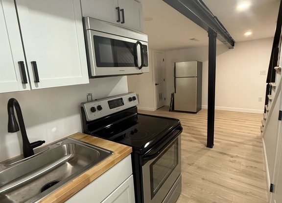 1212 18 ST NE