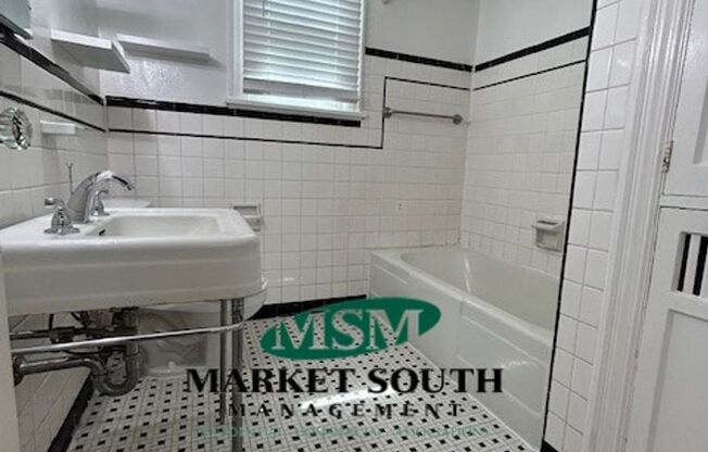 3 beds, 1 bath, $1,925, Unit Lower