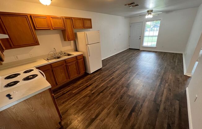 2 beds, 1 bath, $1,000, Unit G