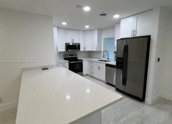 2015 N 32 AVE