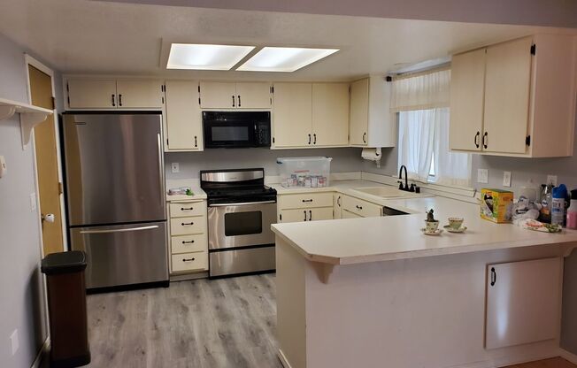 3 Bedroom Rambler with fenced yard on a Cul-de-Sac