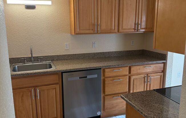 Beautiful 3 Bed/2 Bath Condo with 2 Parking Spots - Great Commuter Location