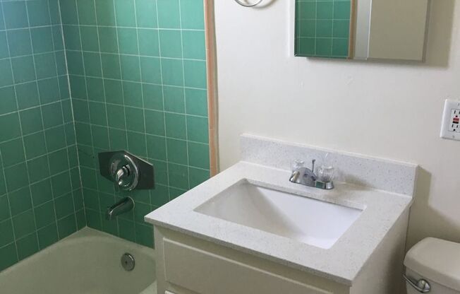 1 bed, 1 bath, $2,400, Unit A