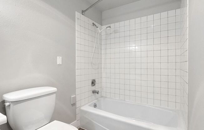 1 bed, 1 bath, 636 sqft, $1,595, Unit 424
