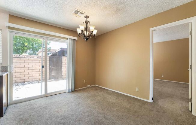 BEAUTIFUL 3 BEDROOM TOWNHOUSE IN A GATED COMMUNITY!