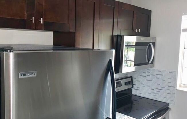 2 beds, 1 bath, 975 sqft, $1,989, Unit 6D