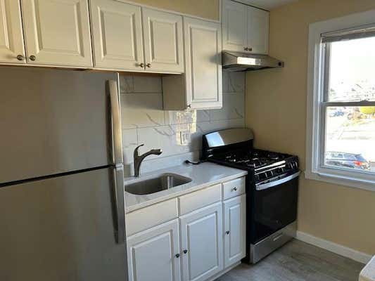 2 beds, 1 bath, 1,113 sqft, $2,100