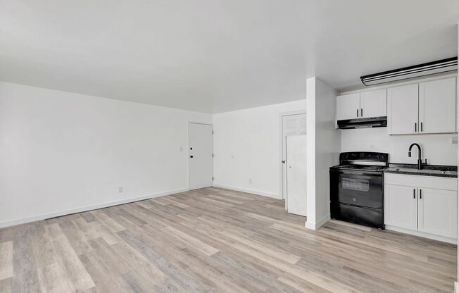 2 beds, 1 bath, 925 sqft, $899, Unit 465 OLDEN AVENUE - Apartment #7