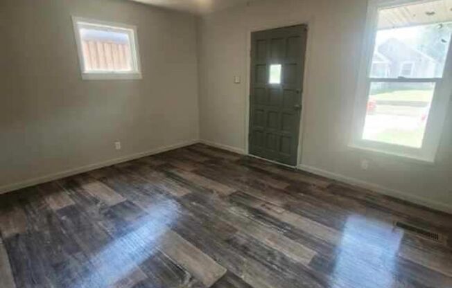 2 beds, 1 bath, $795