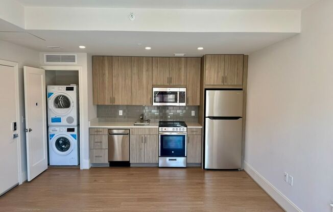 Studio, 1 bath, $2,700, Unit 329