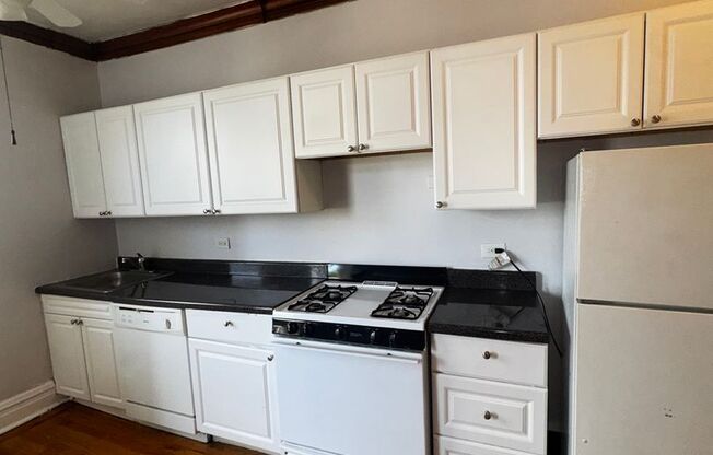 Studio, 1 bath, 600 sqft, $1,350, Unit 4828-2E