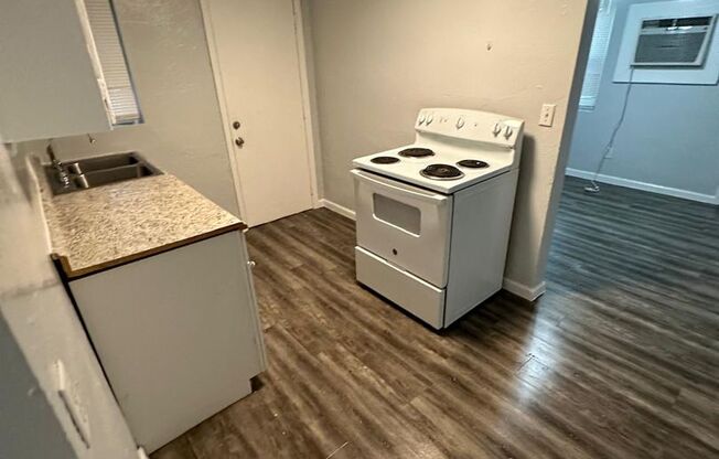 2 beds, 1 bath, 800 sqft, $900, Unit 2112