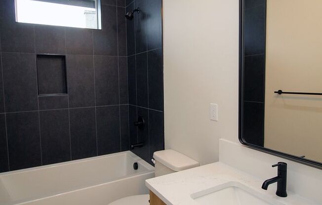 2 beds, 2.5 baths, 914 sqft, $2,295, Unit 5262