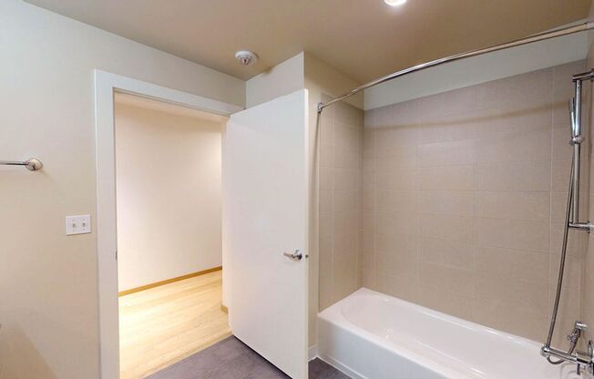 1 bed, 1 bath, 616 sqft, $2,125, Unit 618