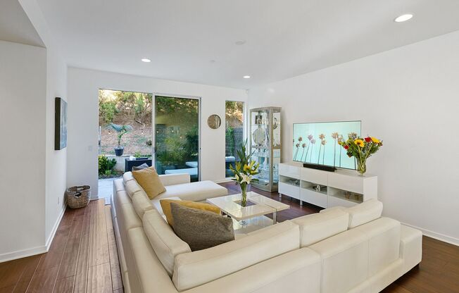 Gorgeous Home in the Elysian Valley Hills of  Los Angeles!