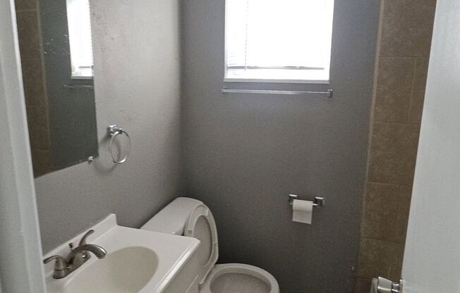 2 beds, 1 bath, 750 sqft, $970, Unit B02 1020 07