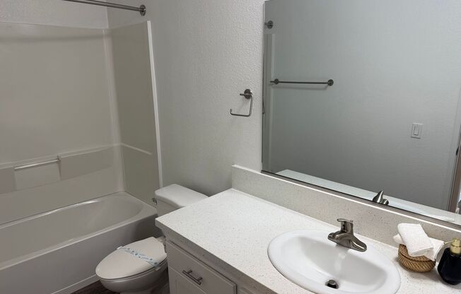 1 bed, 1 bath, 728 sqft, $2,160, Unit B21