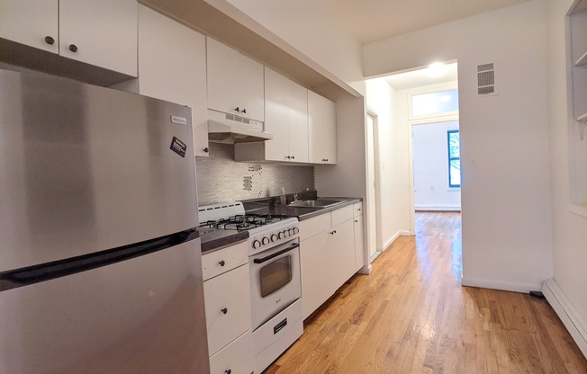 2 beds, 1 bath, $2,950, Unit 5