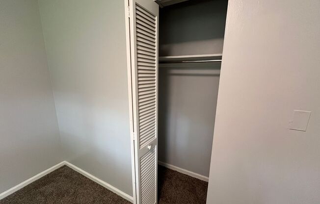 2 beds, 1 bath, 800 sqft, $899, Unit 404