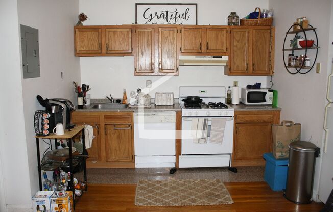 Great Deal for 9/1! 4-bed, 1-bath Apt Near Public Transportation