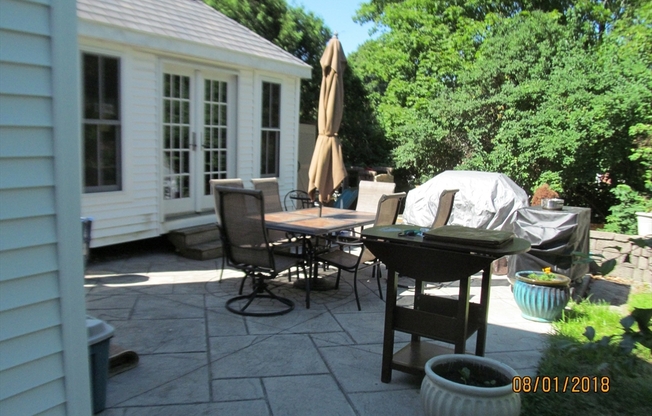 11 TRAVIS DR