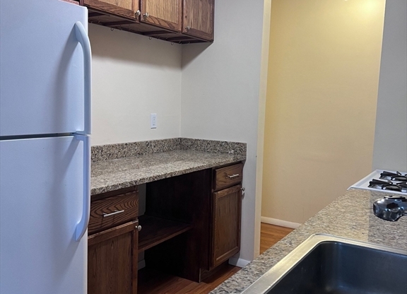 1 bed, 1 bath, 675 sqft, $1,700, Unit D