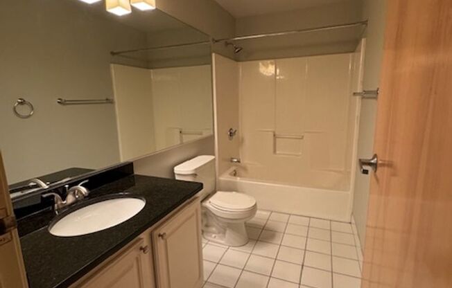 3 beds, 2 baths, 1,304 sqft, $1,725, Unit 812