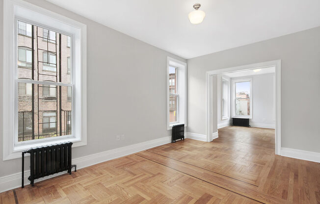 389 7 AVE