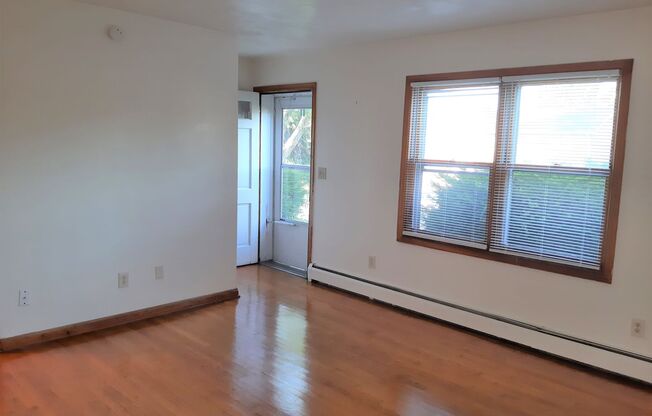 2 beds, 1.5 baths, 900 sqft, $1,440, Unit F-9