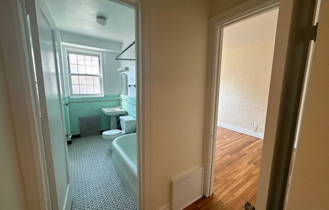 2 beds, 2 baths, 1,303 sqft, $2,200, Unit New King Edward 202