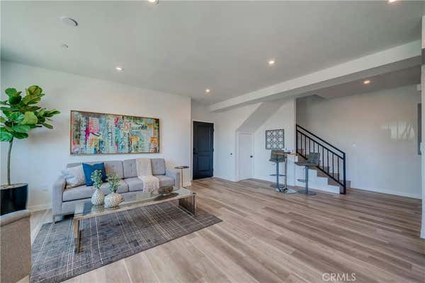 3 beds, 3 baths, 1,300 sqft, $3,499, Unit 301