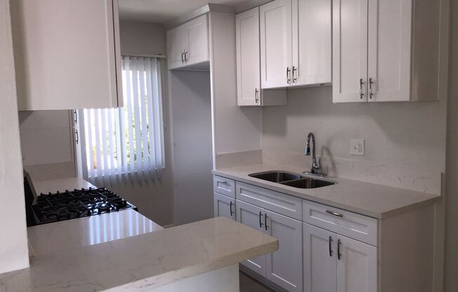 350 South Manhattan Place