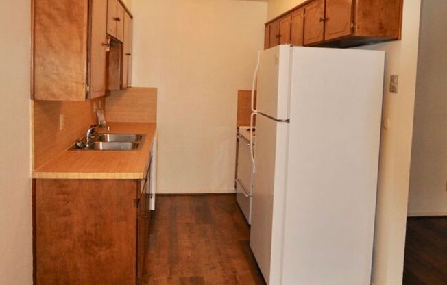 2 beds, 1 bath, $995, Unit Apt. 14